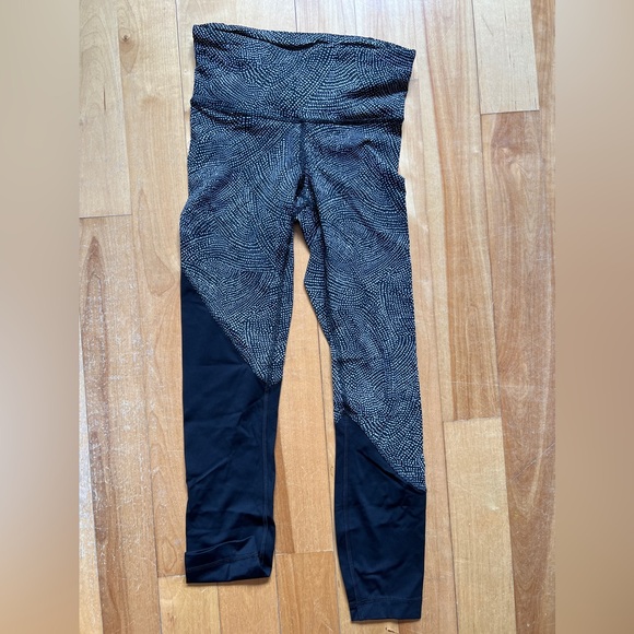 Lululemon colour block leggings with back zip pocket - Picture 2 of 3